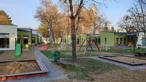 A természet ajándéka az a csodálatos környezet, amely körülveszi óvodánkat Debrecenben, a Nagyerdő és a város találkozásánál.