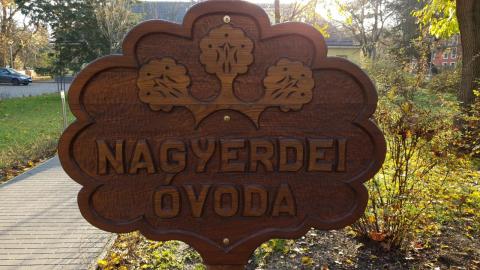 A természet ajándéka az a csodálatos környezet, amely körülveszi óvodánkat Debrecenben, a Nagyerdő és a város találkozásánál.