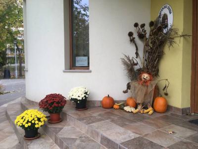 "Vörös, arany falevél, ripeg, ropog, zörren.."